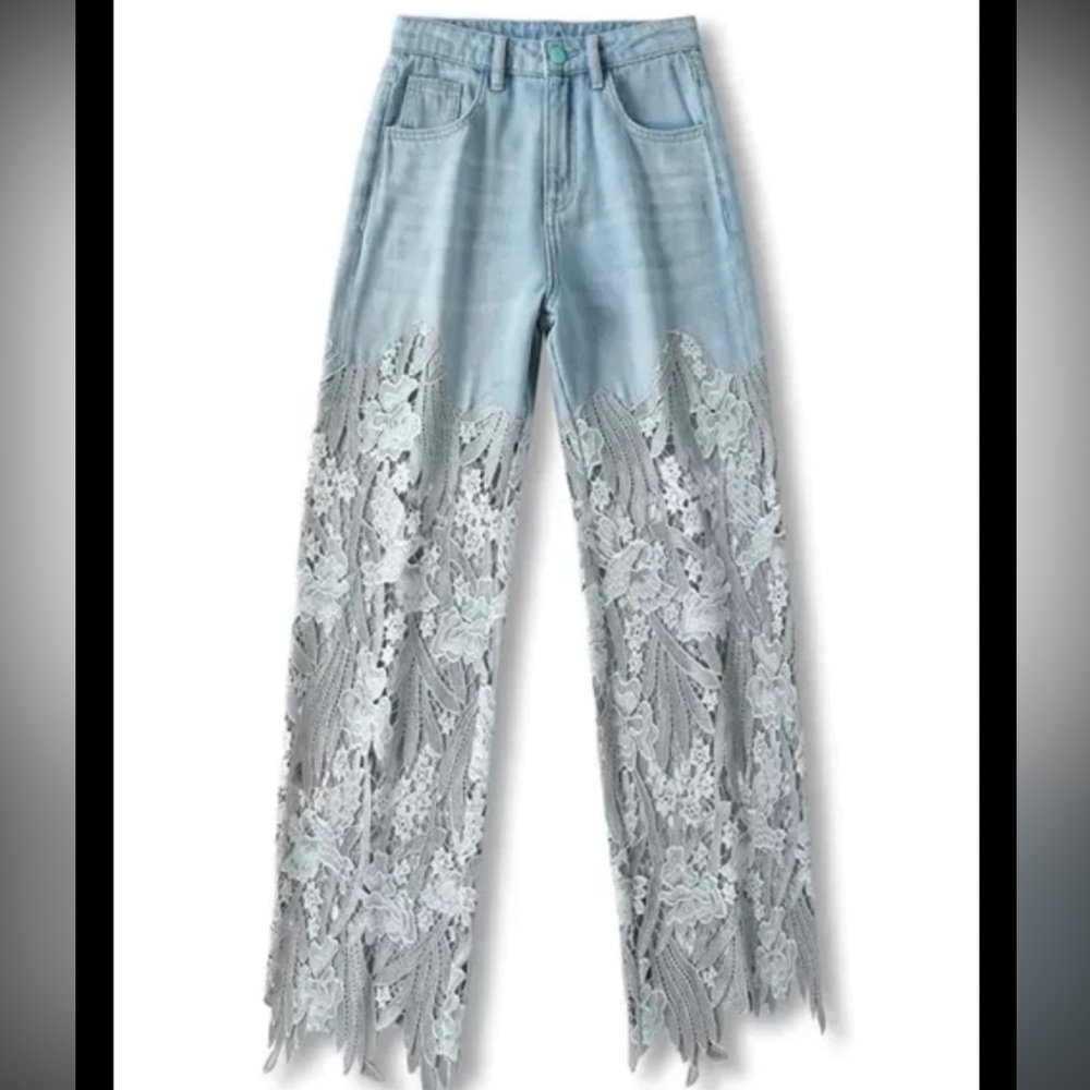 Jeans with flower lace detail!
